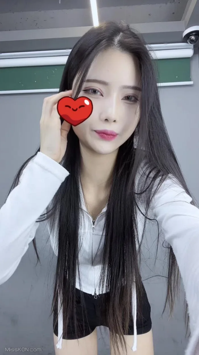 윤공주: 오프+자위 만 모음팩 (75 photos + 54 videos)