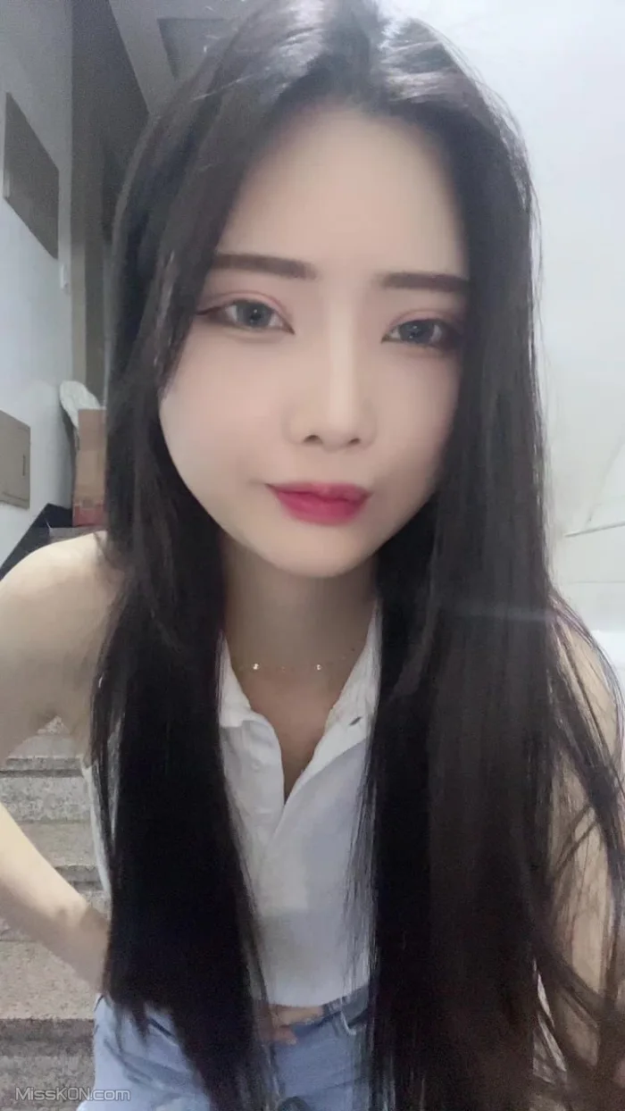 윤공주: 오프+자위 만 모음팩 (75 photos + 54 videos)