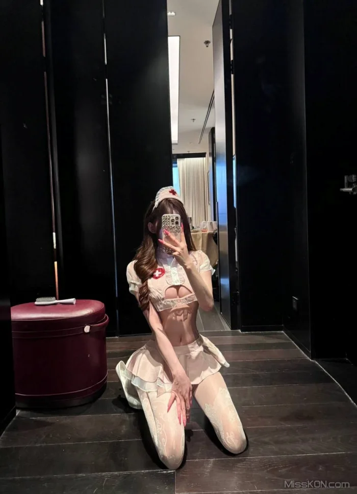 李恩秀: 抖音外卖女博主 (50 photos + 22 videos)