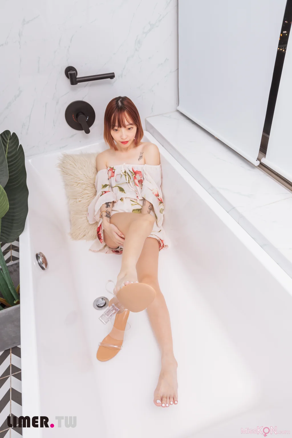 [Limerence原创] No.093: 小容包 浴室高跟鞋邂逅 (175 photos + 1 video) – Page 2