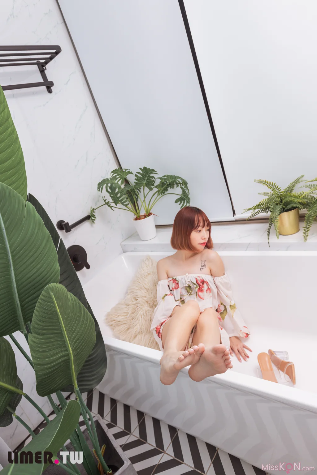 [Limerence原创] No.093: 小容包 浴室高跟鞋邂逅 (175 photos + 1 video) – Page 2