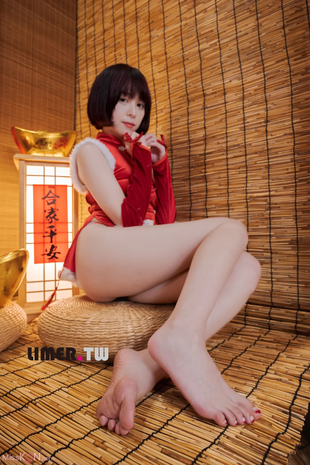[Limerence原创] No.094: Yua 新年特輯 裸足 拜年 (196 photos + 1 video)