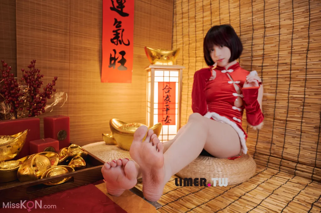 [Limerence原创] No.094: Yua 新年特輯 裸足 拜年 (196 photos + 1 video)