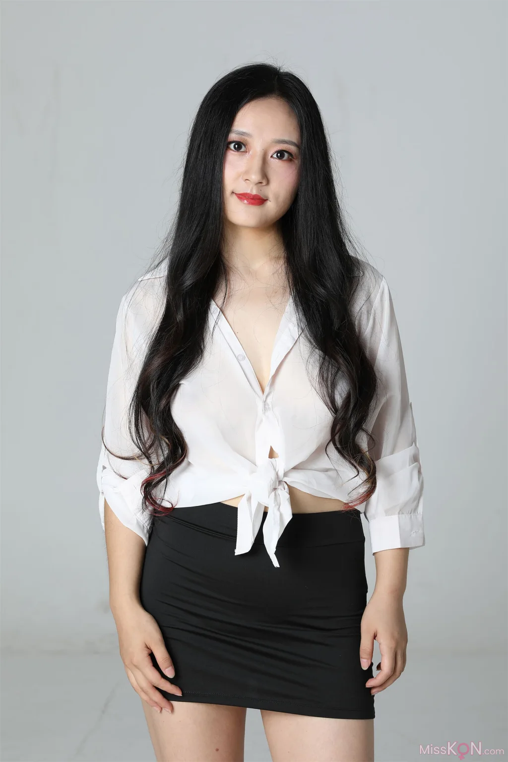 [Private Photoshoot] 暖暖: 行色模特 人妻制服风格 全尺度私拍 (653 photos)
