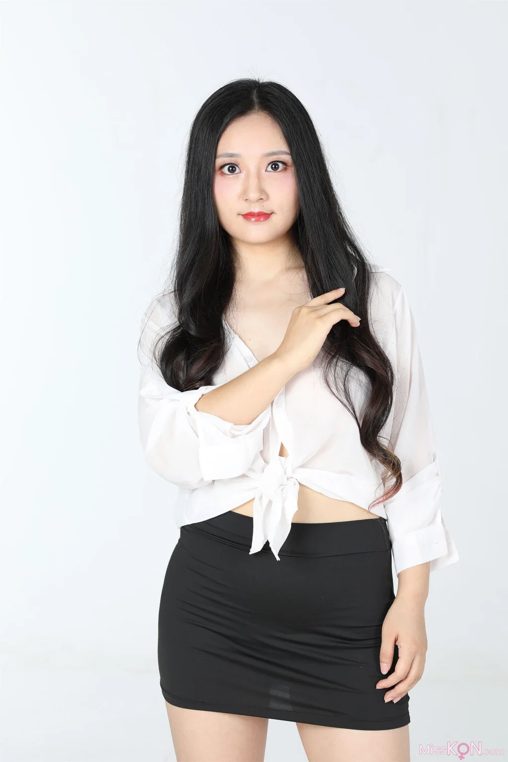 [Private Photoshoot] 暖暖: 行色模特 人妻制服风格 全尺度私拍 (653 photos)