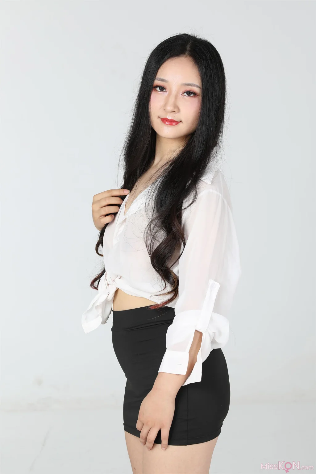 [Private Photoshoot] 暖暖: 行色模特 人妻制服风格 全尺度私拍 (653 photos)