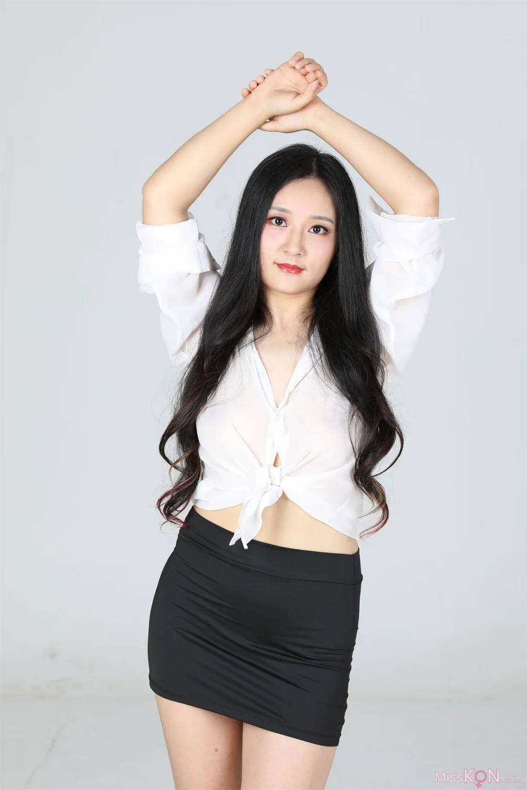 [Private Photoshoot] 暖暖: 行色模特 人妻制服风格 全尺度私拍 (653 photos)