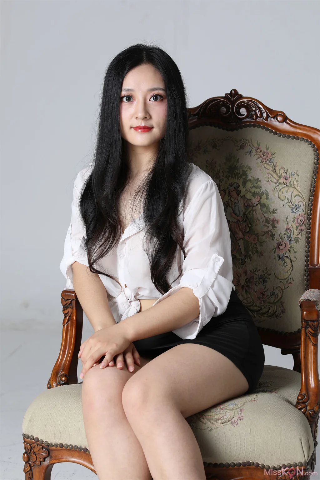 [Private Photoshoot] 暖暖: 行色模特 人妻制服风格 全尺度私拍 (653 photos)