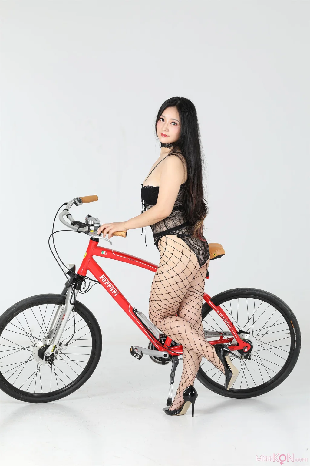 [Private Photoshoot] 暖暖: 行色模特 人妻制服风格 全尺度私拍 (653 photos)