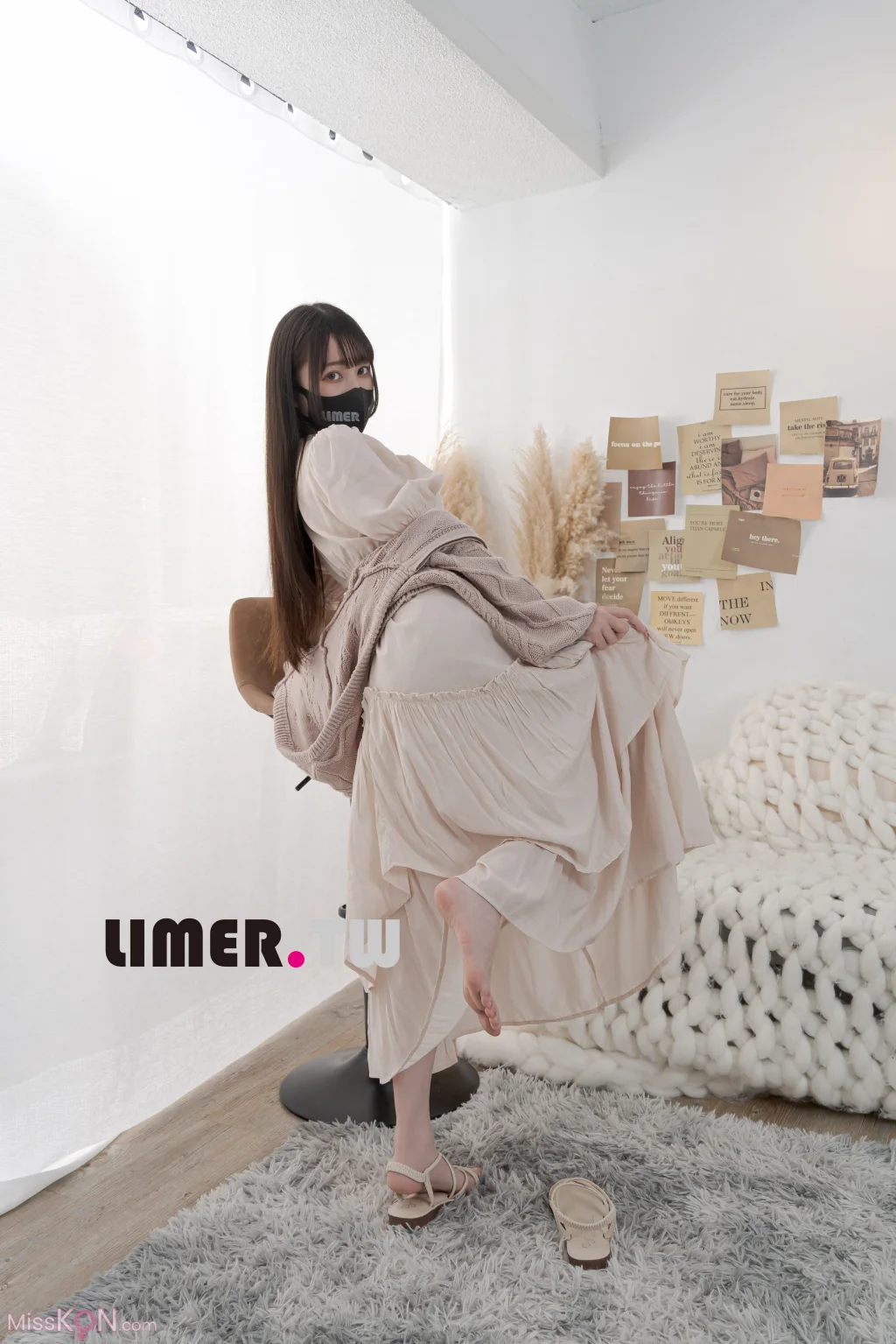 [Limerence原创] No.097: Miya 涼鞋 素甲 粉嫩通紅裸足 一次滿足 (168 photos + 1 video) – Page 2