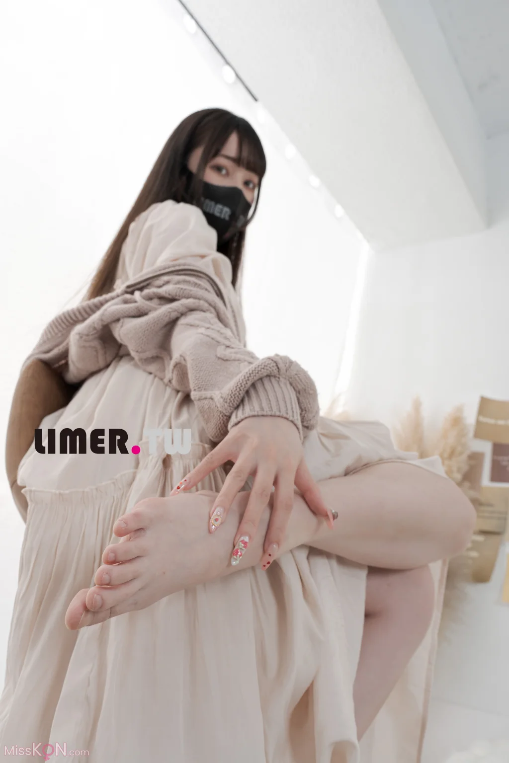 [Limerence原创] No.097: Miya 涼鞋 素甲 粉嫩通紅裸足 一次滿足 (168 photos + 1 video) – Page 3