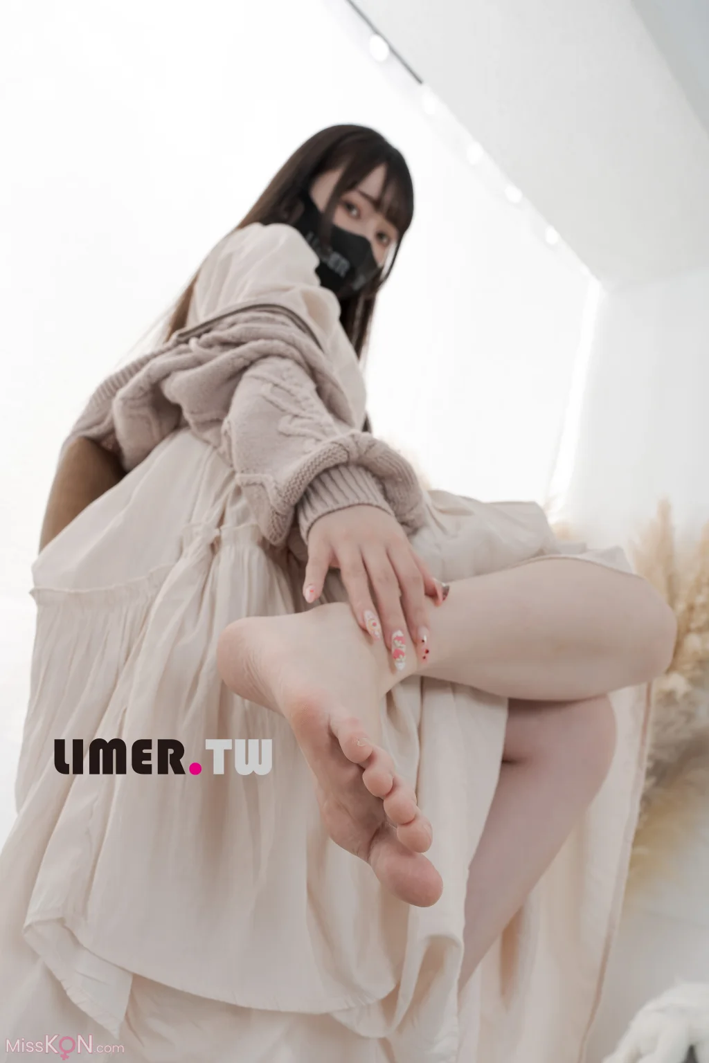 [Limerence原创] No.097: Miya 涼鞋 素甲 粉嫩通紅裸足 一次滿足 (168 photos + 1 video) – Page 3