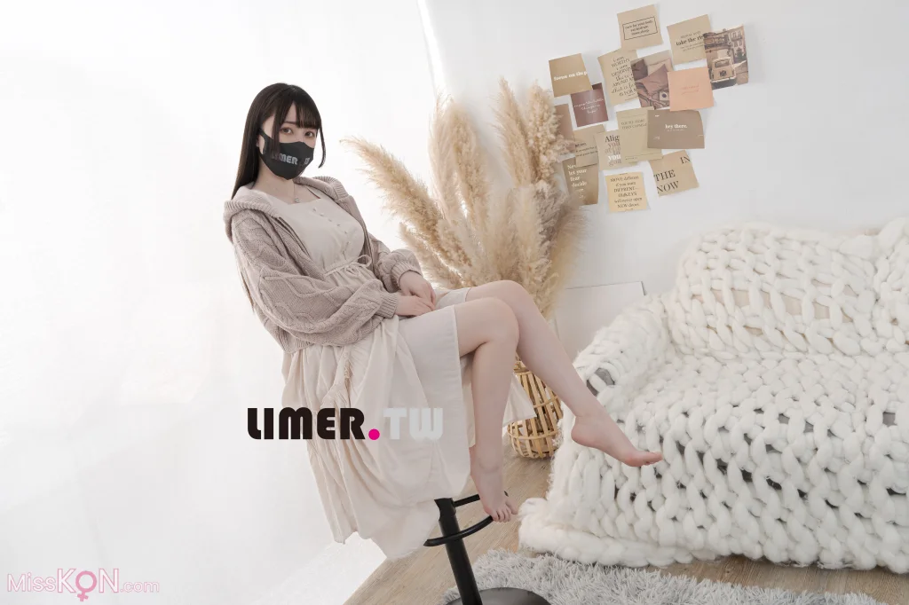 [Limerence原创] No.097: Miya 涼鞋 素甲 粉嫩通紅裸足 一次滿足 (168 photos + 1 video) – Page 3