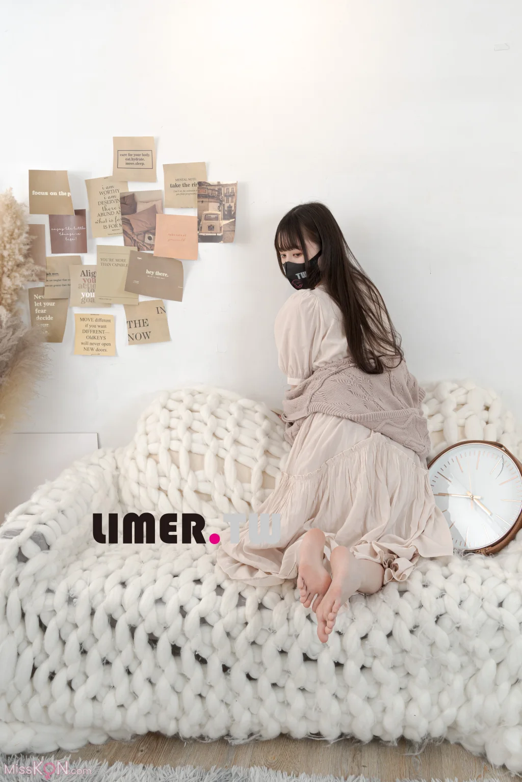[Limerence原创] No.097: Miya 涼鞋 素甲 粉嫩通紅裸足 一次滿足 (168 photos + 1 video) – Page 3