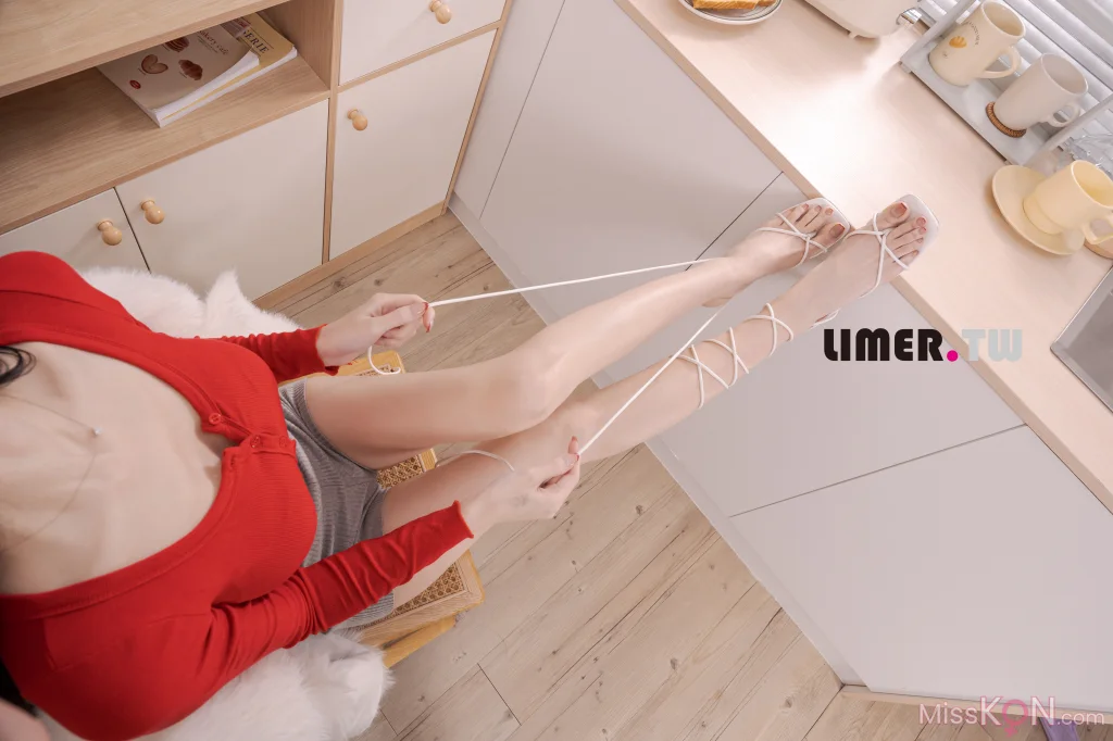 [Limerence原创] No.100: 语葳 Jaly 美脚直接对你贴脸挑逗 (90 photos + 1 video) – Page 2