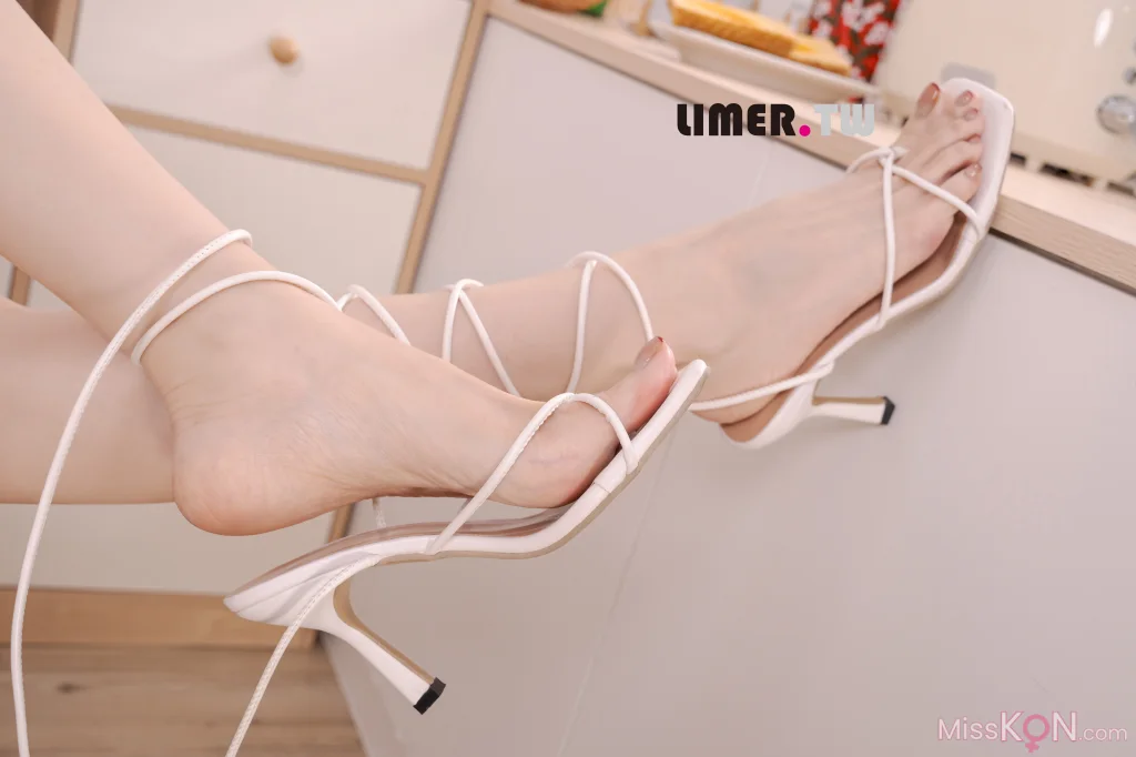 [Limerence原创] No.100: 语葳 Jaly 美脚直接对你贴脸挑逗 (90 photos + 1 video) – Page 3