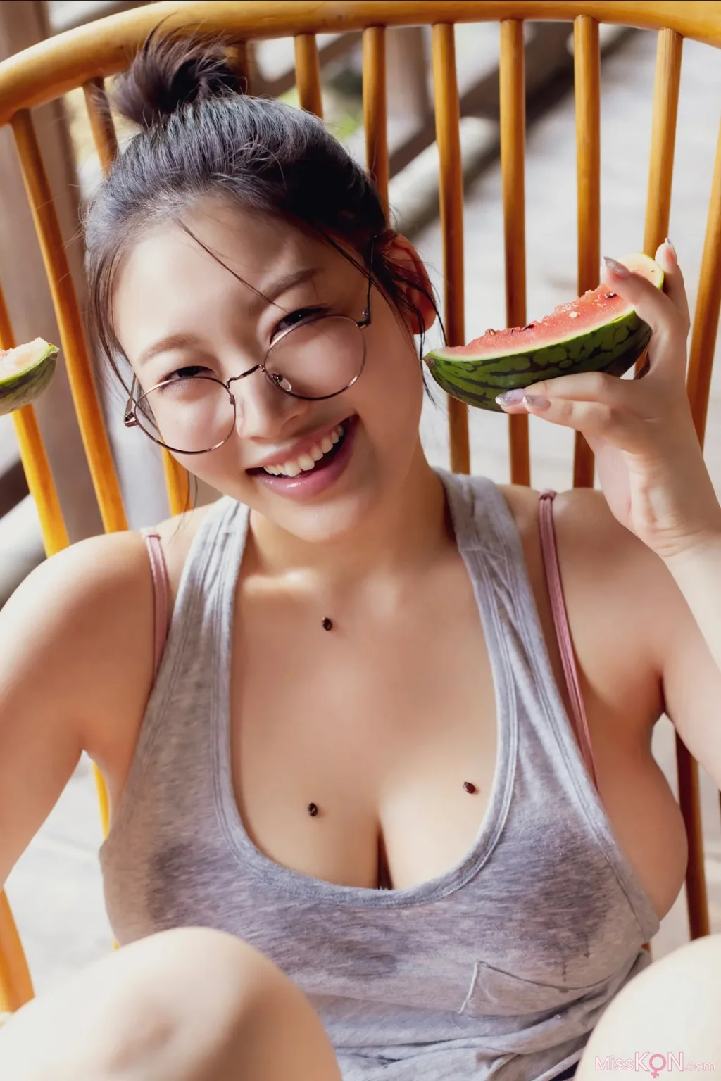 [JP] Fubuki Kei (風吹ケイ): FRIDAYデジタル写真集 女神の休息 Vol.1 あたしが最強やで 105センチのバスト編 (82 photos)