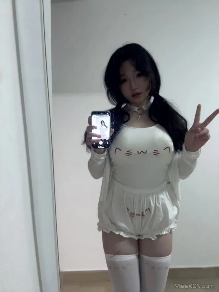 纸相册: 纯欲丰满小姐姐 自拍合集 (119 photos + 46 videos)