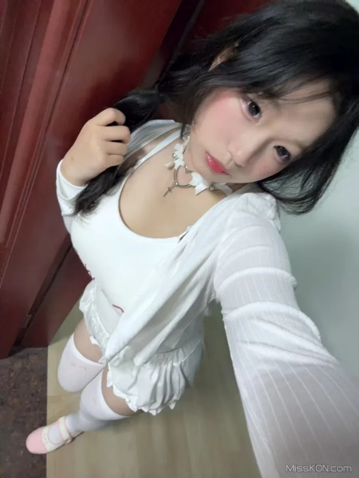 纸相册: 纯欲丰满小姐姐 自拍合集 (119 photos + 46 videos) – Page 4