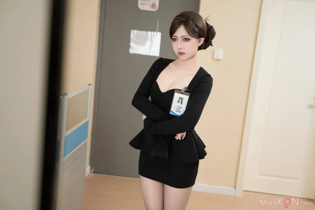 Coser@虎森森: 同事的秘密 (50 photos)