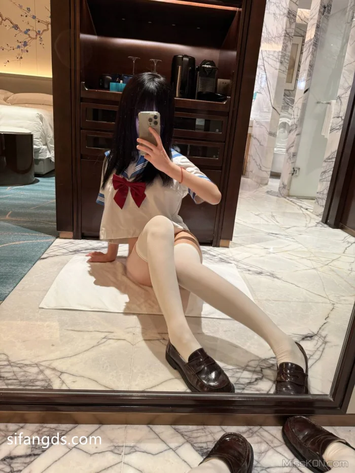 小甜泪: 合法萝莉 私拍付费解锁 (72 photos + 32 videos) – Page 2