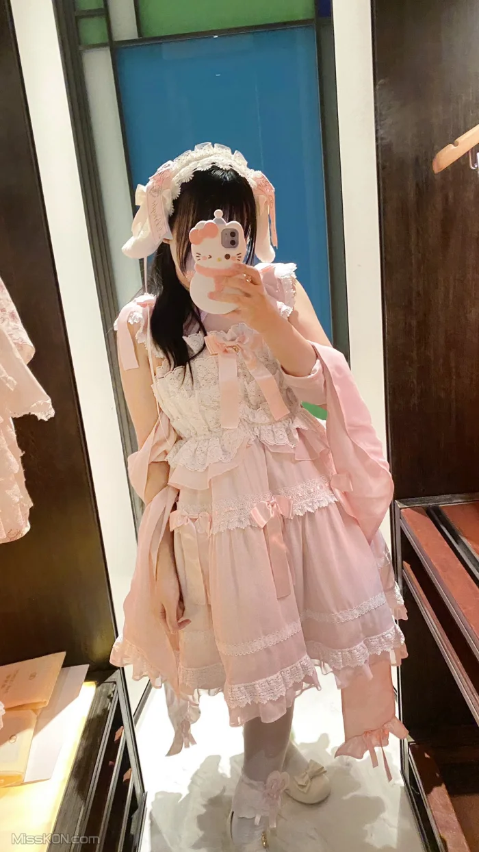小亦无敌: 极品颜值可爱少女 丰满小萝莉 爱爱 裸舞 私拍 (70 photos + 90 videos)