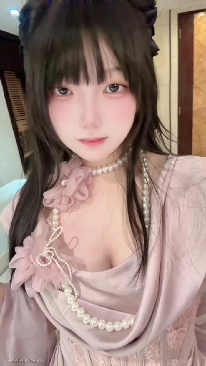 小亦无敌: 极品颜值可爱少女 丰满小萝莉 爱爱 裸舞 私拍 (70 photos + 90 videos)