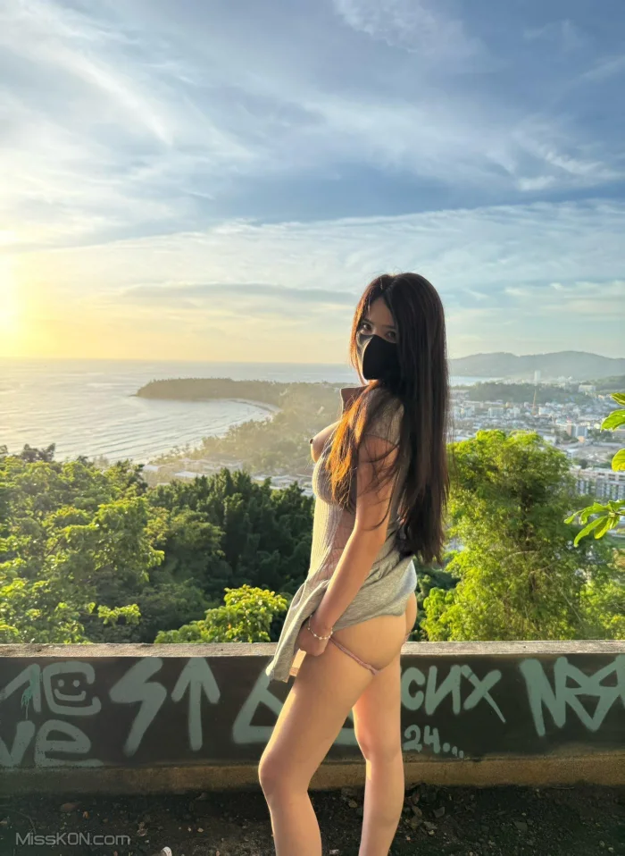欣欣子: 波涛汹涌的尤物 女仆白丝双重视角 (50 photos + 2 videos)