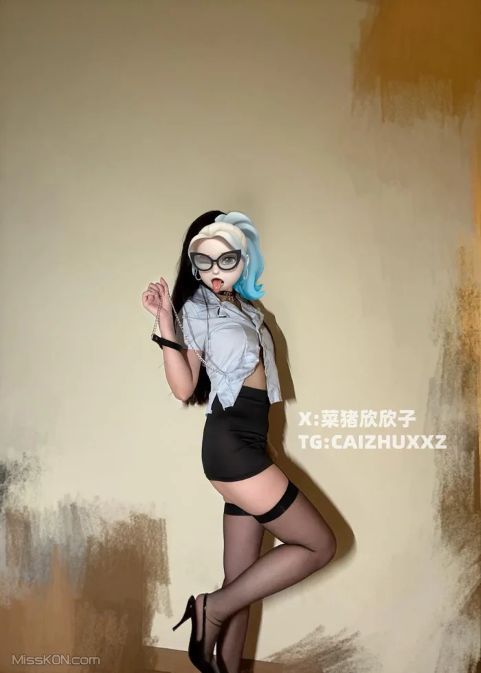 欣欣子: 波涛汹涌的尤物 女仆白丝双重视角 (50 photos + 2 videos) – Page 2
