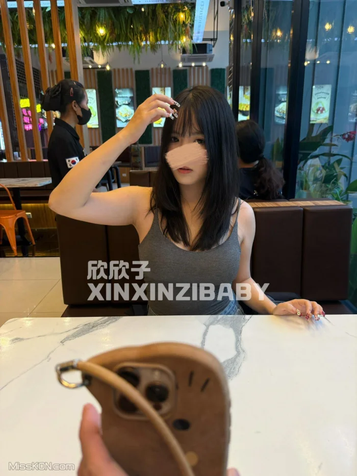 欣欣子: 波涛汹涌的尤物 女仆白丝双重视角 (50 photos + 2 videos) – Page 2