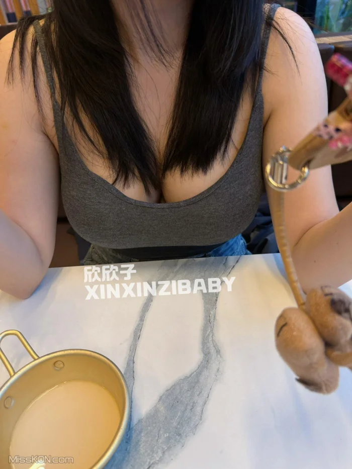 欣欣子: 波涛汹涌的尤物 女仆白丝双重视角 (50 photos + 2 videos) – Page 3
