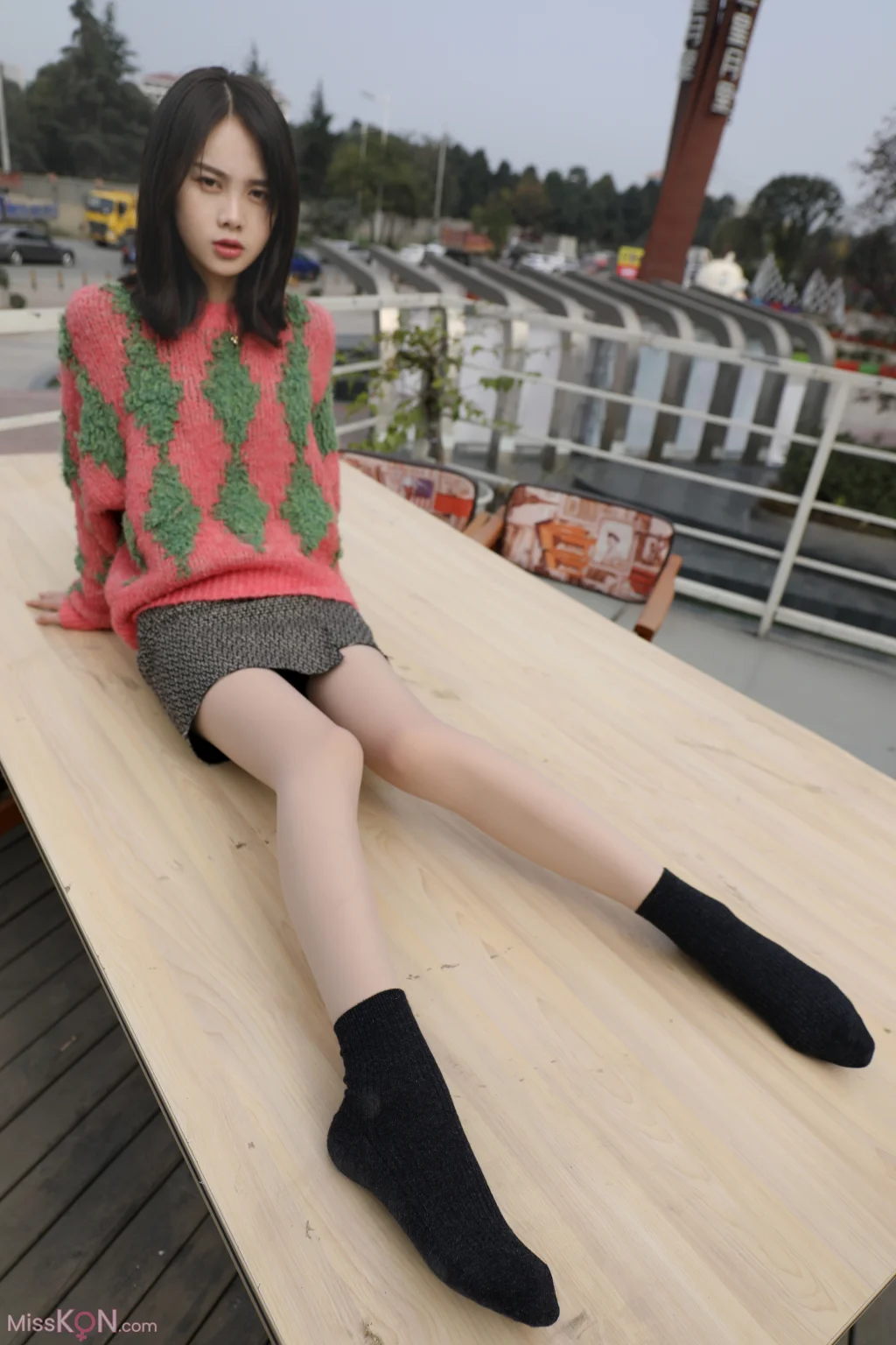 [MZSOCK爱美足] No.305: 雨沫 (125 photos)