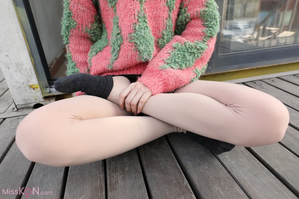 [MZSOCK爱美足] No.305: 雨沫 (125 photos) – Page 2