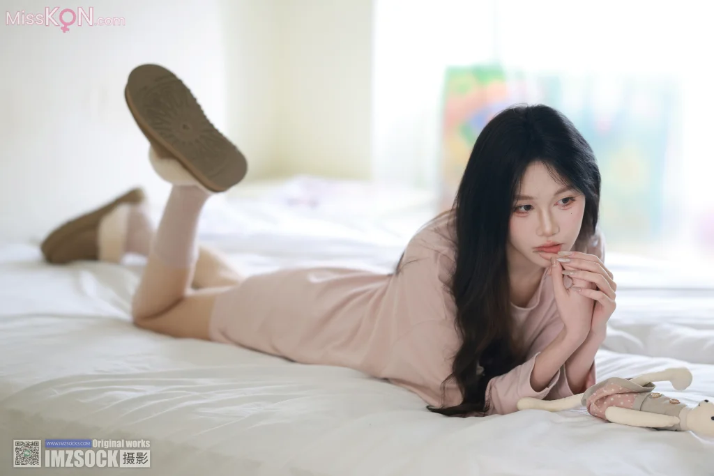 [MZSOCK爱美足] No.311: 妍妍 (112 photos + 1 video)