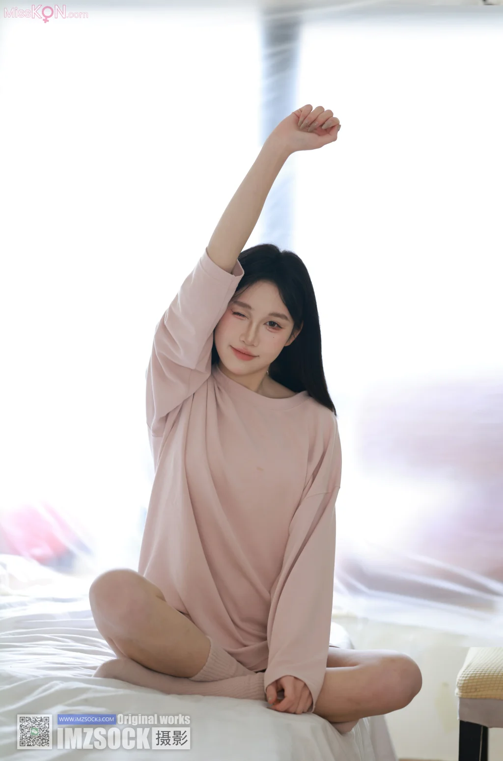 [MZSOCK爱美足] No.311: 妍妍 (112 photos + 1 video)