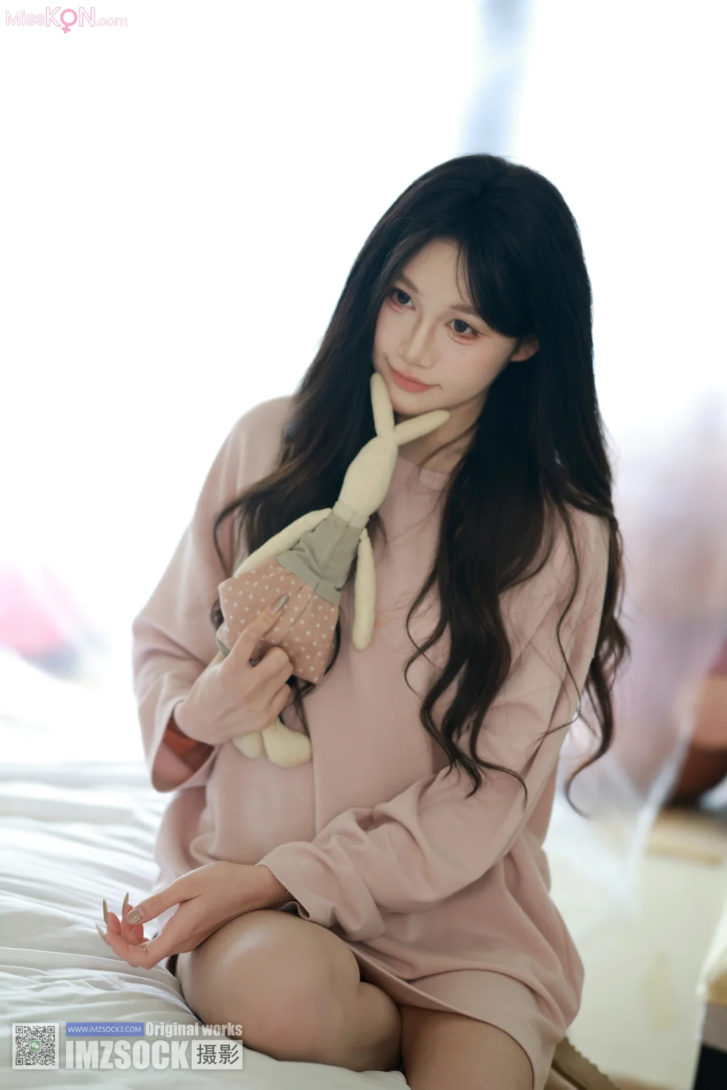 [MZSOCK爱美足] No.311: 妍妍 (112 photos + 1 video)