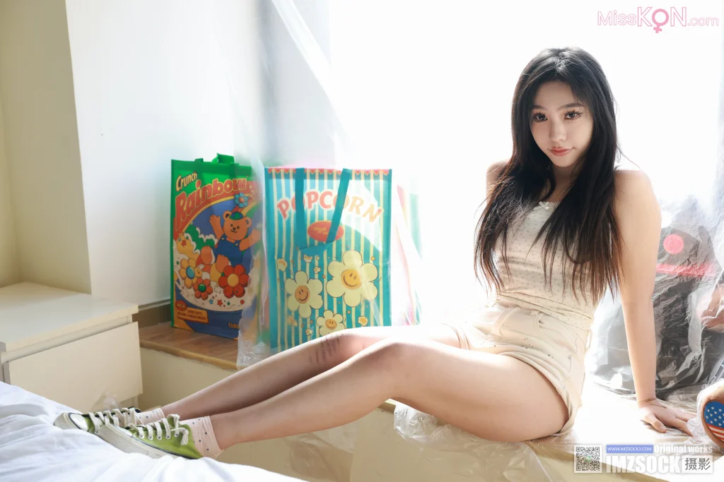 [MZSOCK爱美足] No.312: 维尼 (80 photos + 1 video)