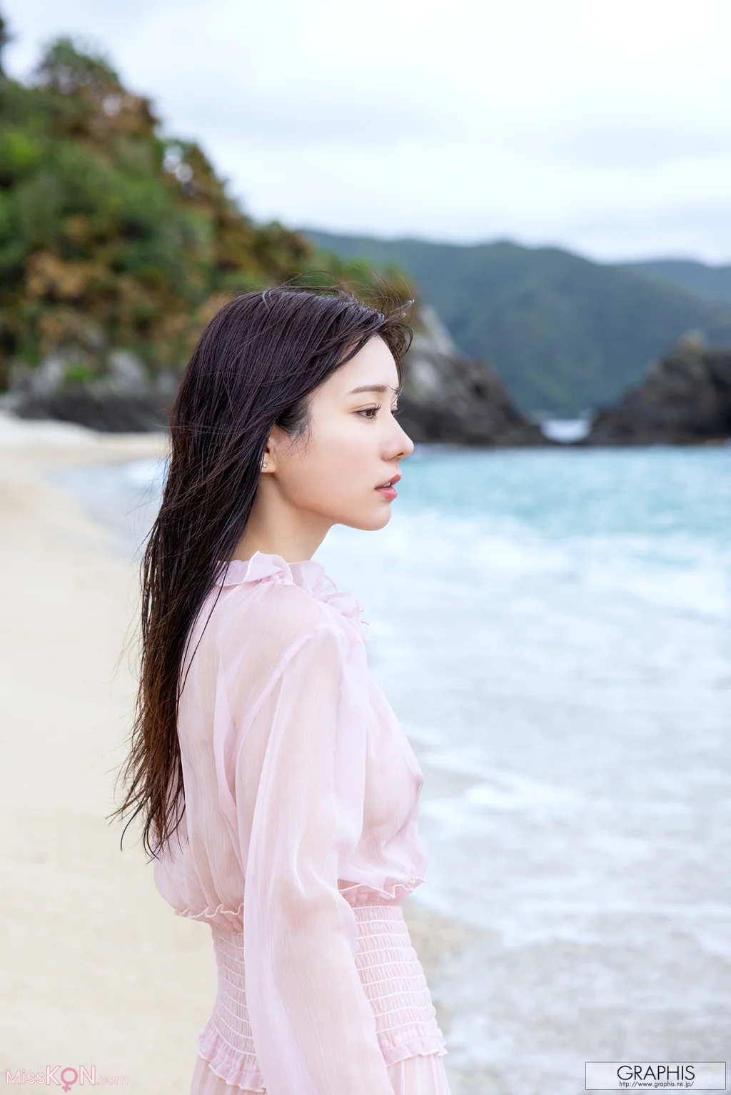 [JP] Mei Itsukaichi (五日市芽依): [Graphis] SUMMER SPECIAL 2025 Vacation Vol.6+7+8 (60 photos) – Page 2