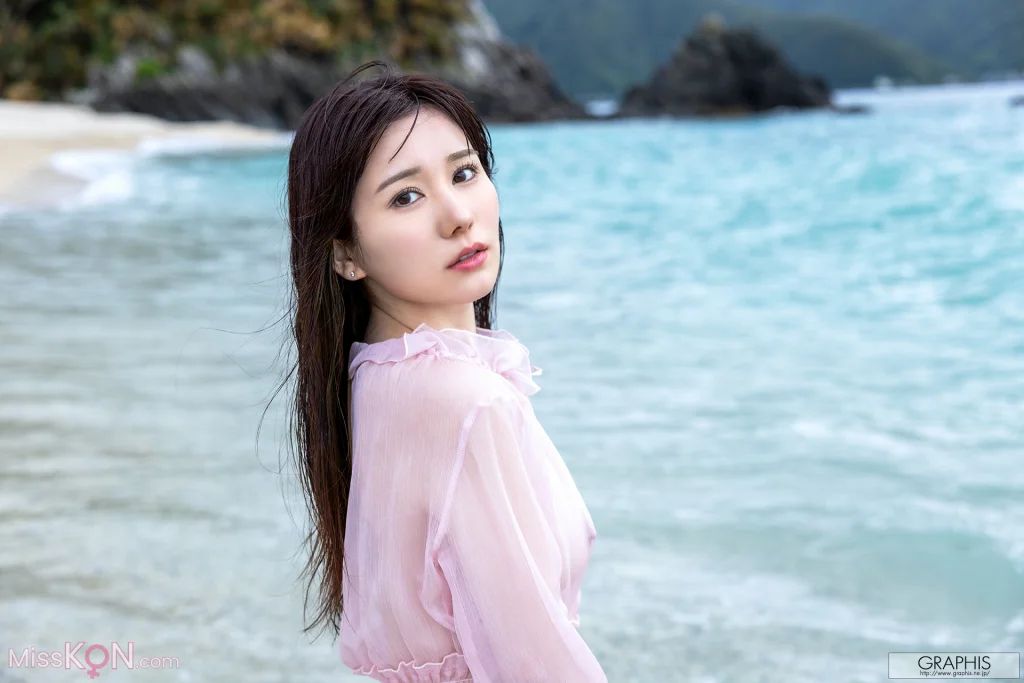 [JP] Mei Itsukaichi (五日市芽依): [Graphis] SUMMER SPECIAL 2025 Vacation Vol.6+7+8 (60 photos) – Page 2