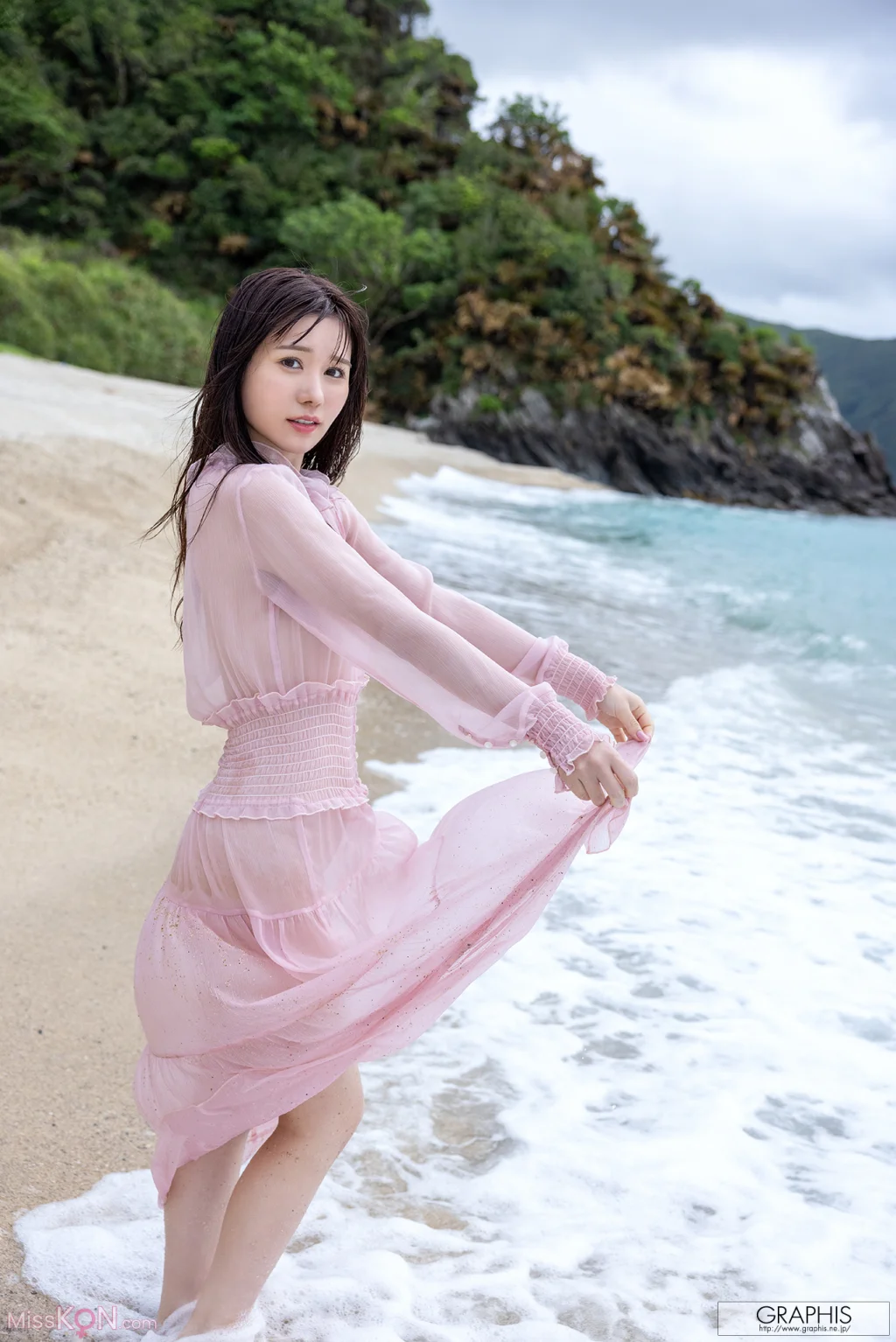 [JP] Mei Itsukaichi (五日市芽依): [Graphis] SUMMER SPECIAL 2025 Vacation Vol.6+7+8 (60 photos) – Page 2