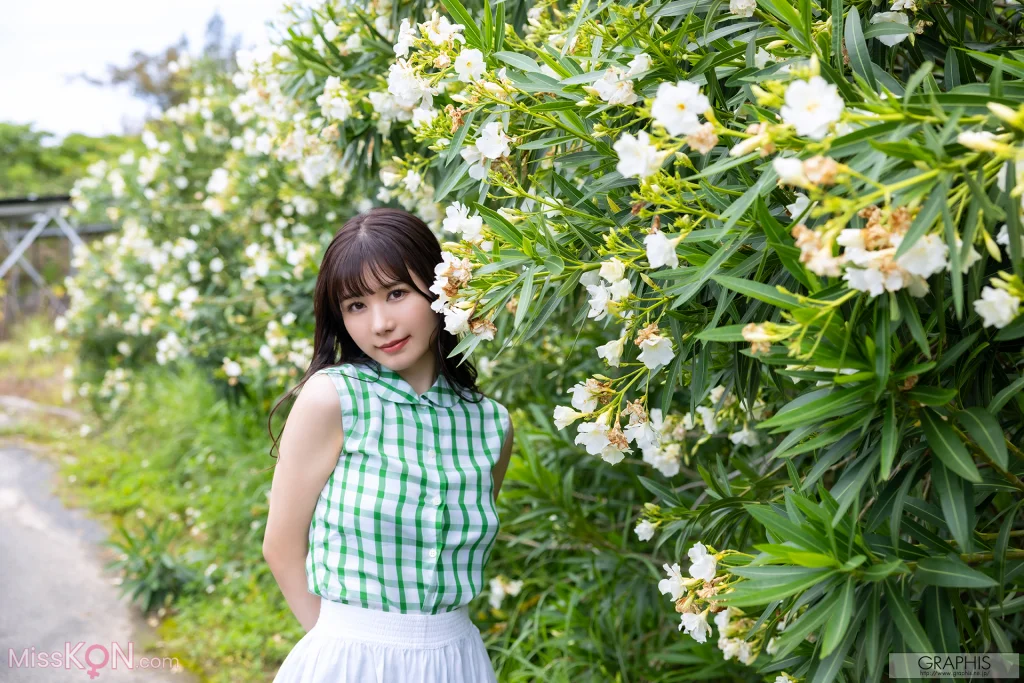 [JP] Mei Itsukaichi (五日市芽依): [Graphis] SUMMER SPECIAL 2025 Vacation Vol.6+7+8 (60 photos) – Page 4