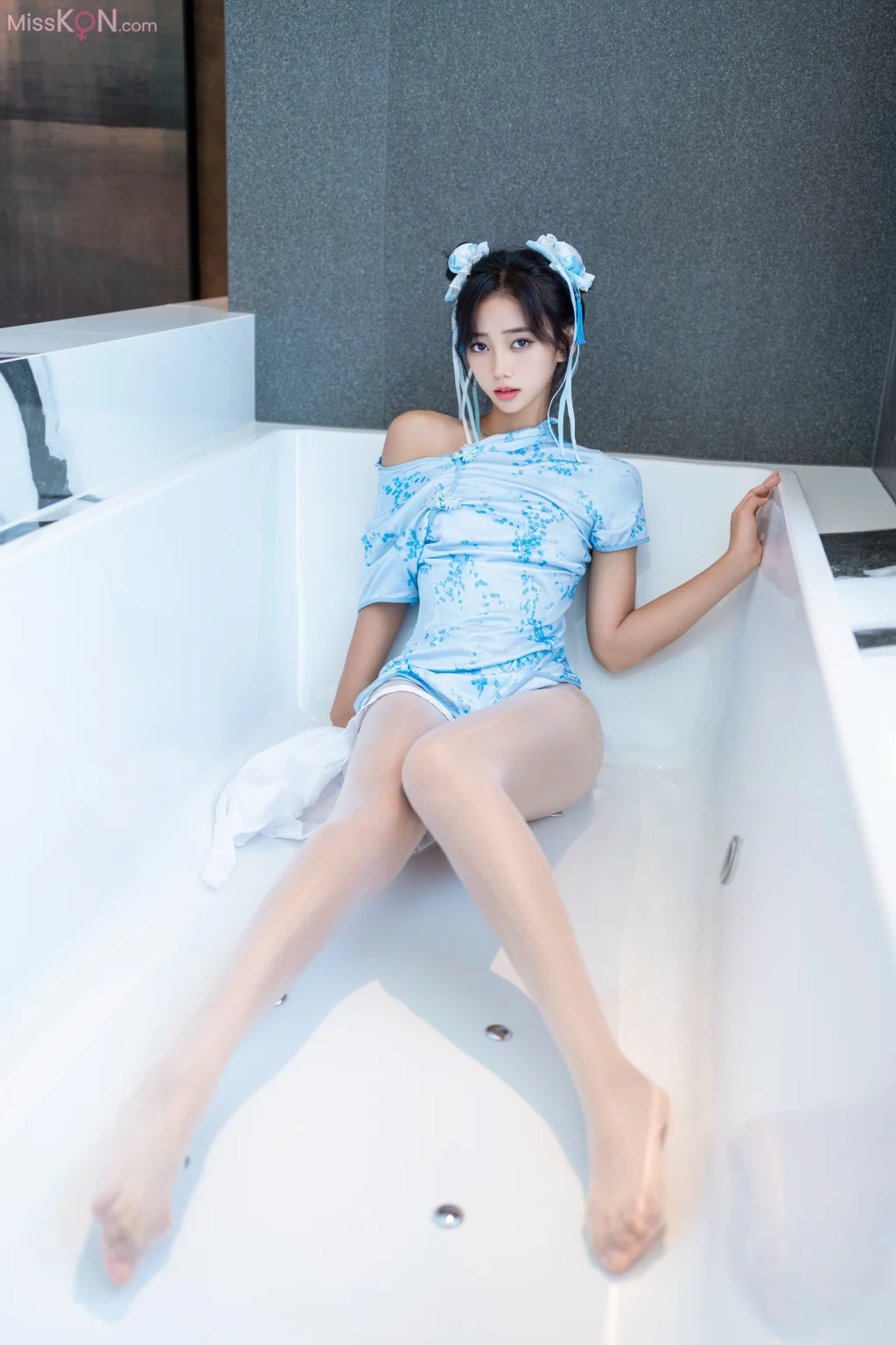 [XR Uncensored] 时安安: R18 秀人网模特 春丽青花瓷 (90 photos)