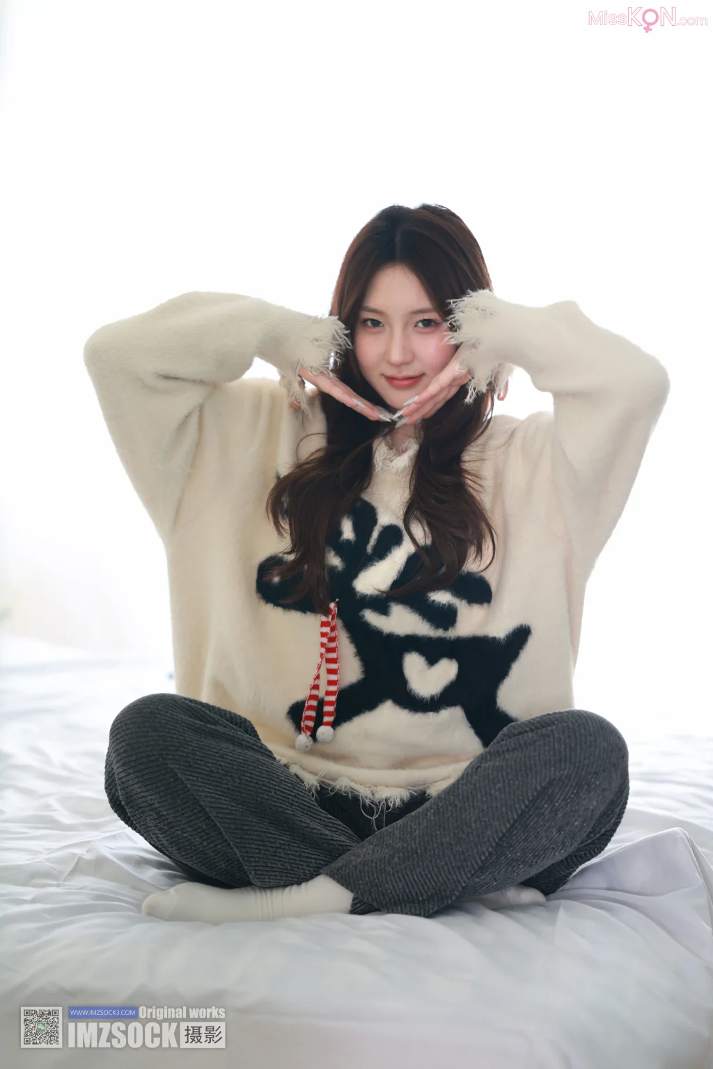 [MZSOCK爱美足] No.317: 萌萌 (95 photos)