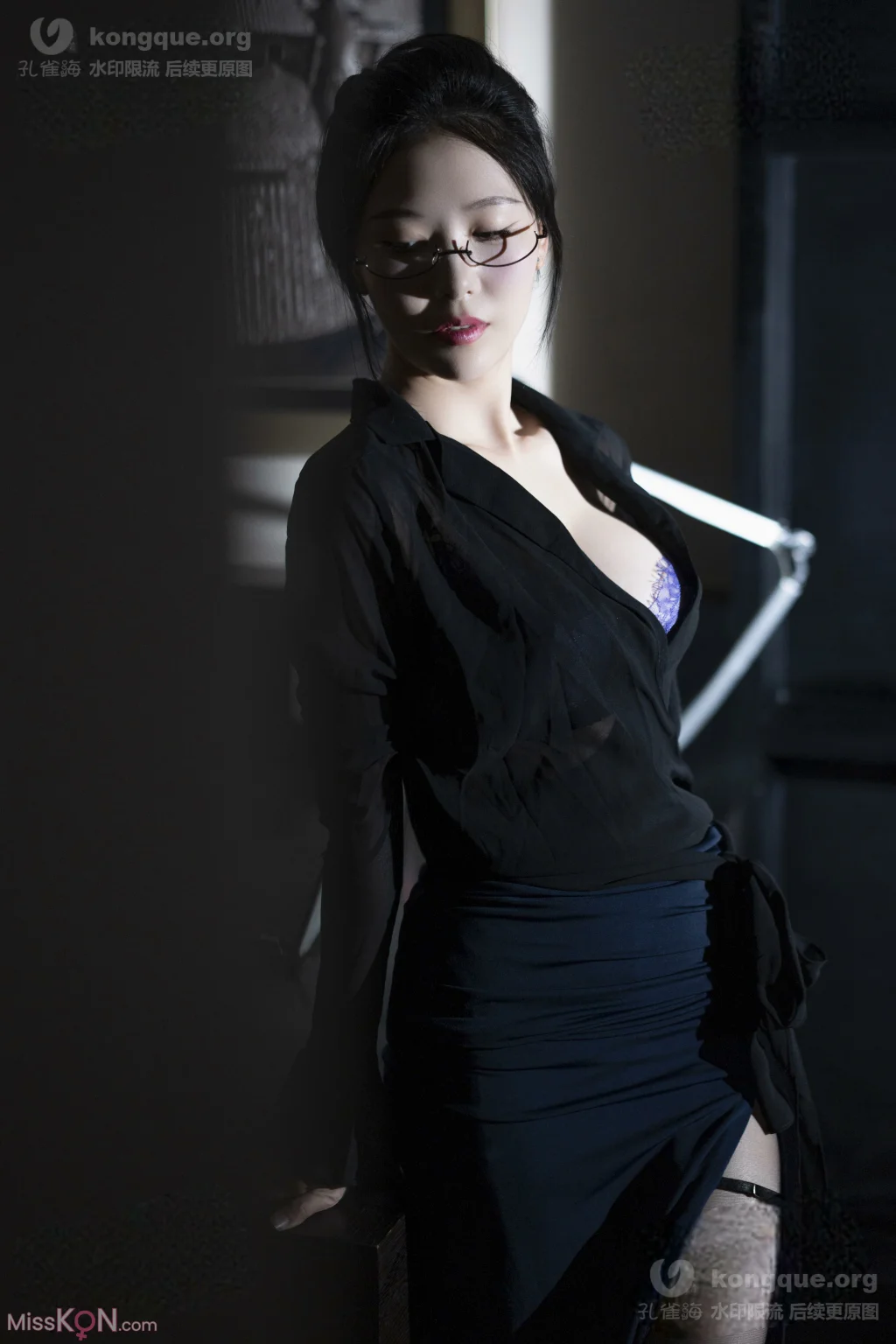 Coser@抖娘-利世: 秘书眼镜娘 (76 photos)