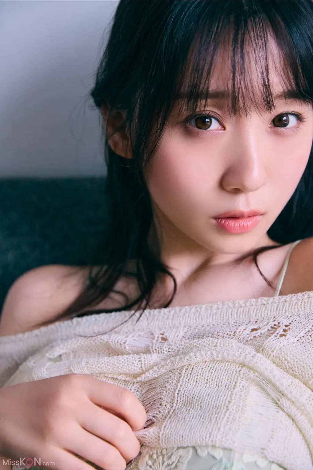 [JP] Moe Iori (伊織萌): FRIDAYデジタル写真集 2024.07.25 らぶがあふれる (101 photos) – Page 2