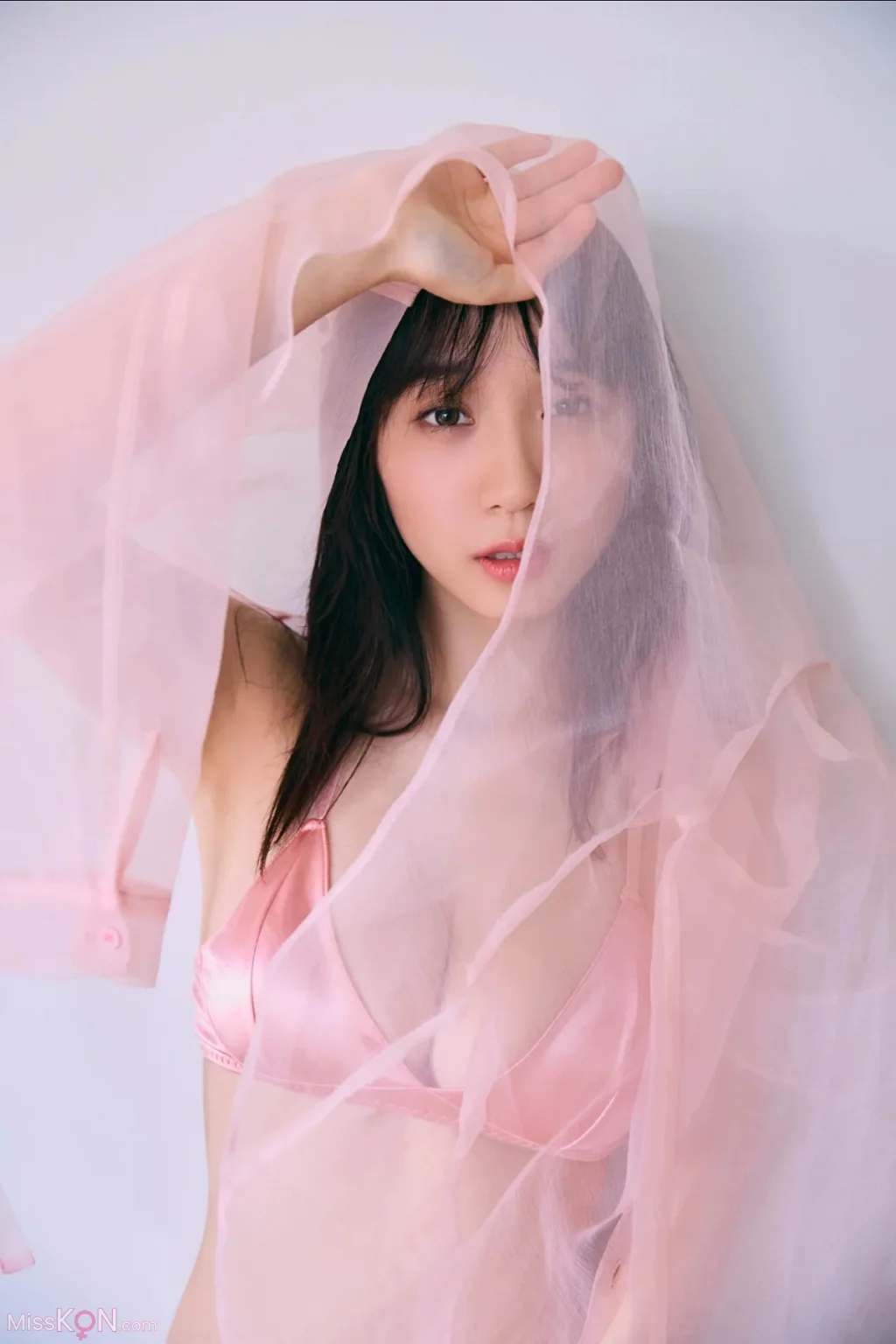 [JP] Moe Iori (伊織萌): FRIDAYデジタル写真集 2024.07.25 らぶがあふれる (101 photos) – Page 3