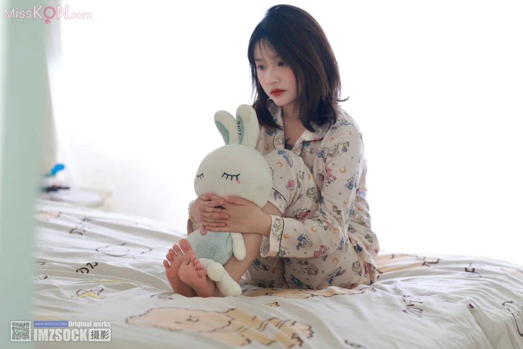 [MZSOCK爱美足] No.319: 小点心 (122 photos + 1 video)