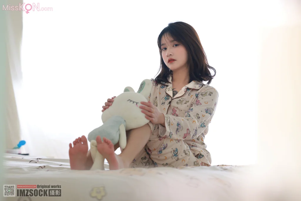 [MZSOCK爱美足] No.319: 小点心 (122 photos + 1 video)