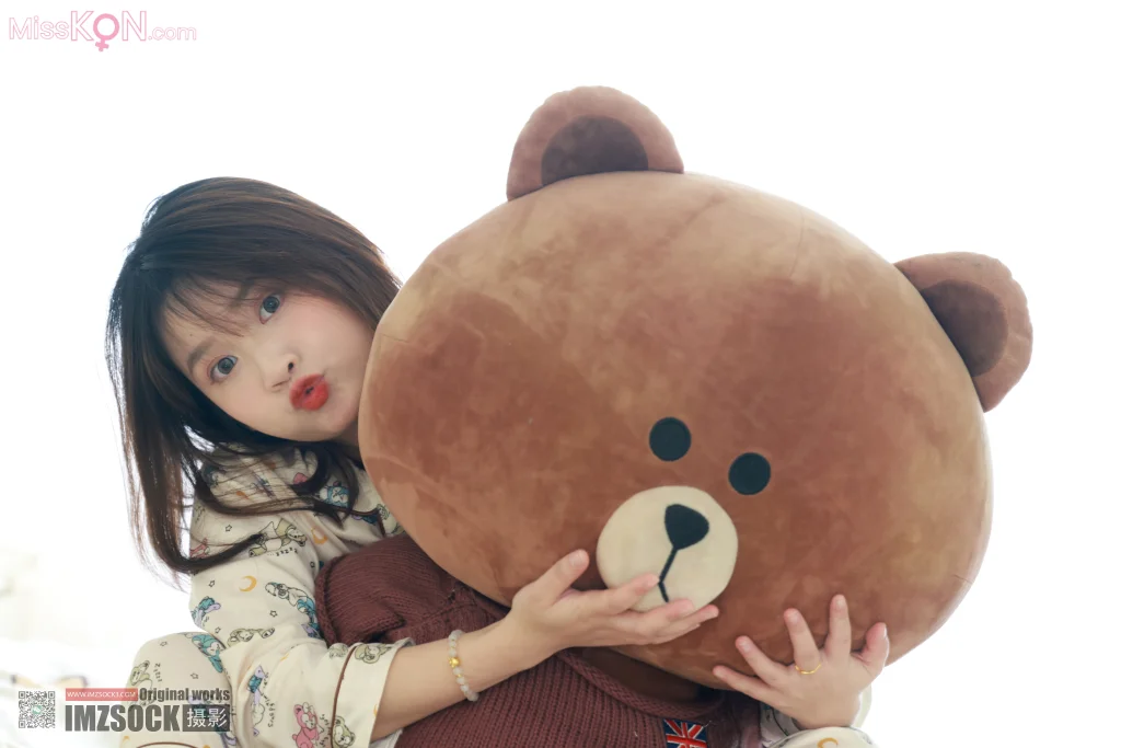 [MZSOCK爱美足] No.319: 小点心 (122 photos + 1 video)