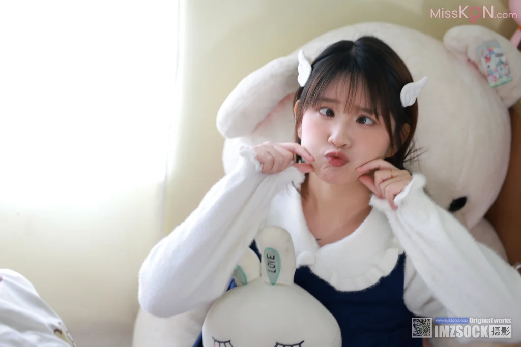 [MZSOCK爱美足] No.320: 小点心 (115 photos)